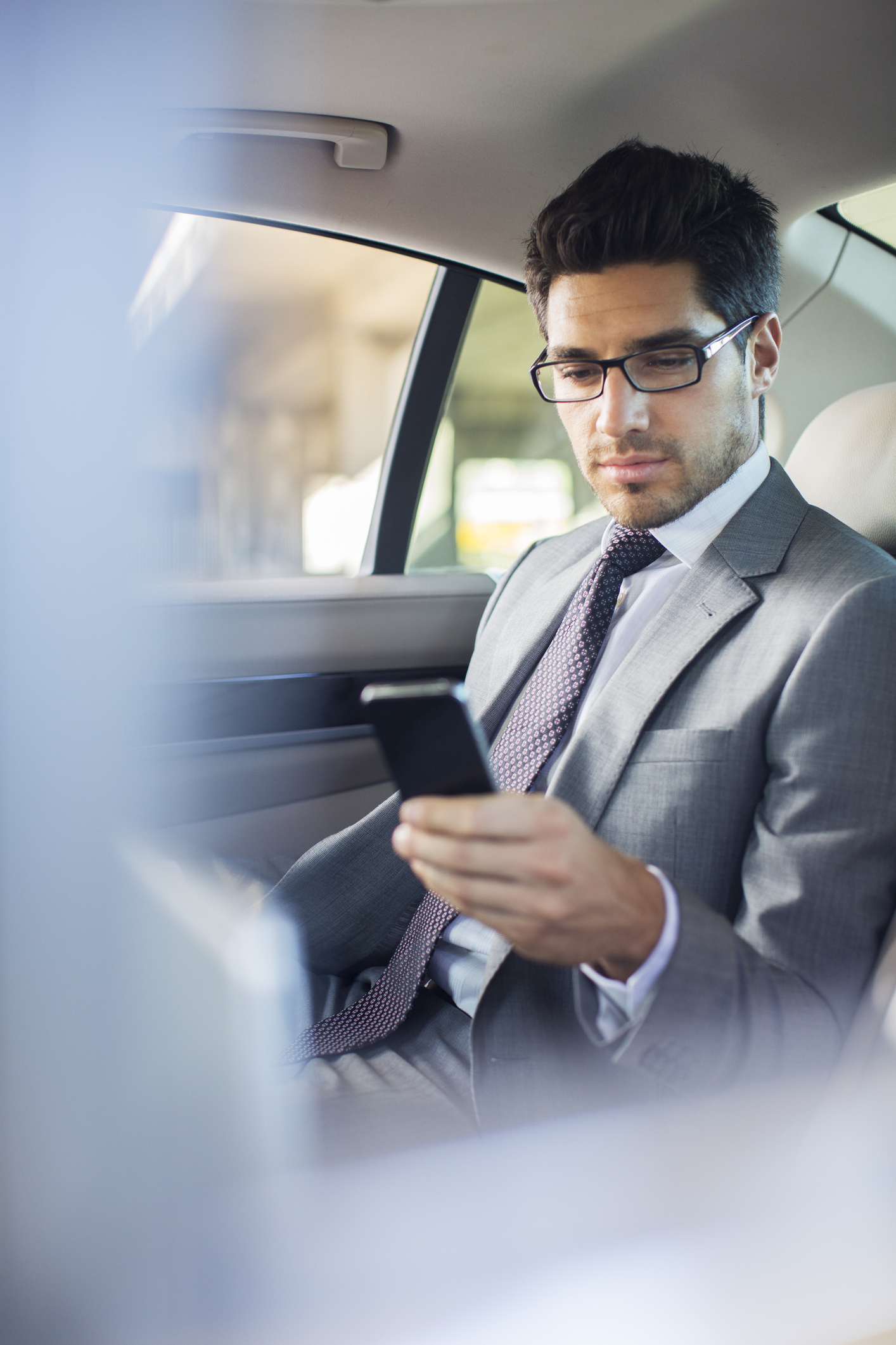 Businessman in Uber using Contact Reports AI